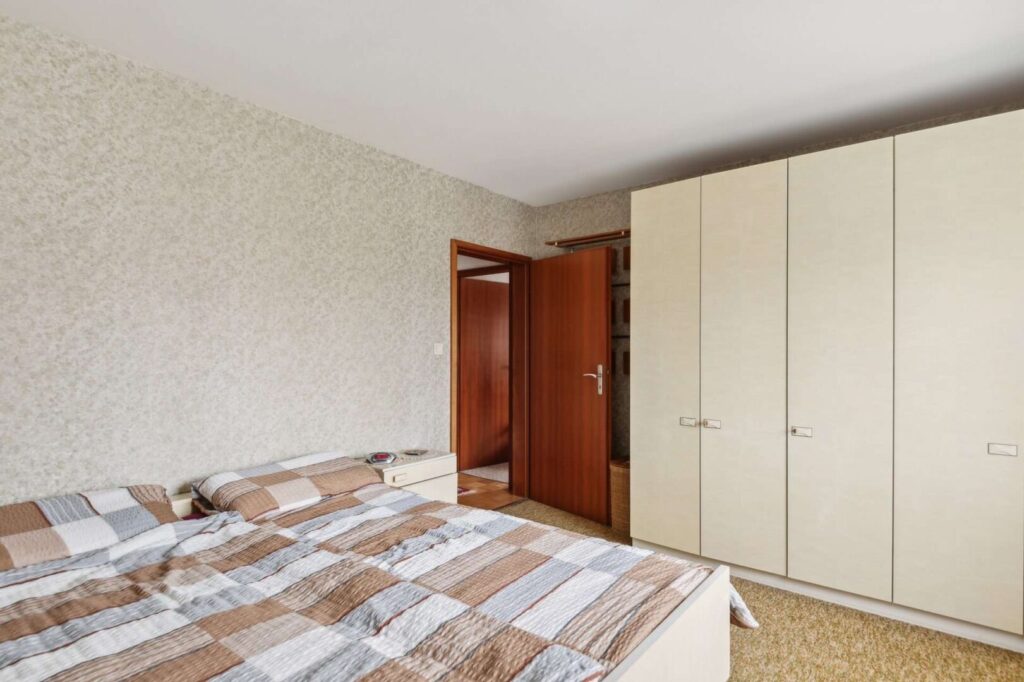 Großzügiges Schlafzimmer