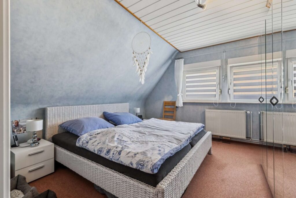 Schlafzimmer DG