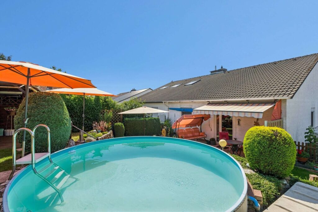 Garten mit Pool