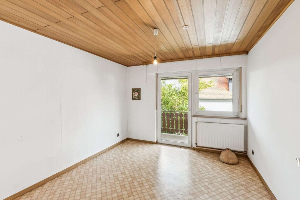 Zimmer mit Balkon