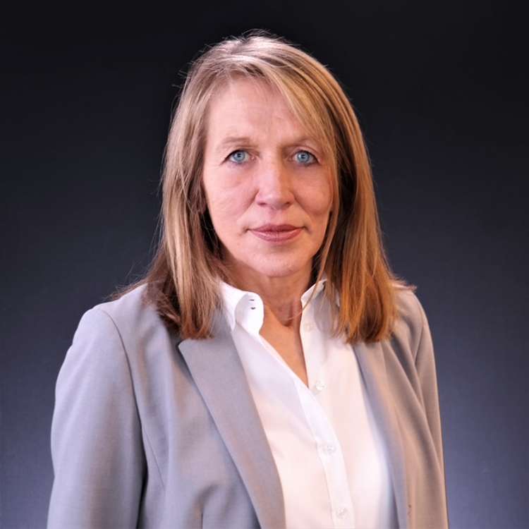 Frau Sonja Lau